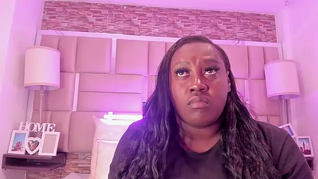 ShaniaBrownn online show from February 2026 07:36:01 PM