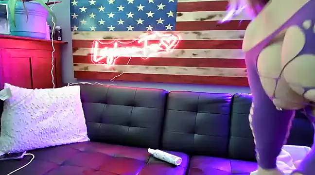 Snapshot of LeighAnnFox chatting on January 2025 10:06:01 PM LeighAnnFox online show from January 2025 10:06:01 PM