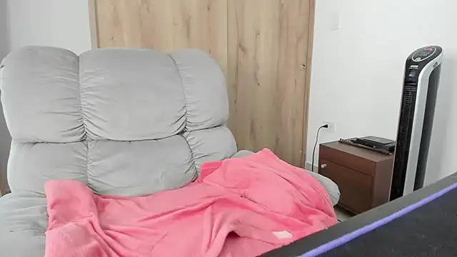 xspecialoomx online show from April 2026 08:09:02 PM