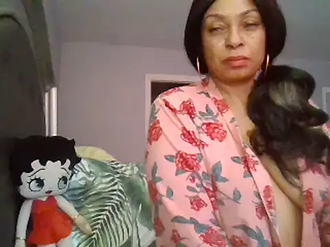 Snapshot of MSweetLindaParks chatting on February 2025 03:17:02 PM MSweetLindaParks online show from February 2025 03:17:02 PM