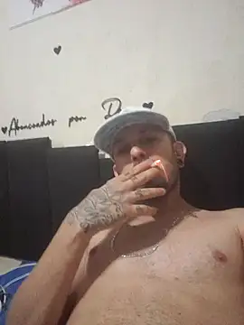 Snapshot of Bulldog2122 chatting on October 2025 08:04:02 AM Bulldog2122 online show from October 2025 08:04:02 AM