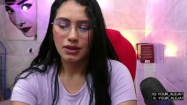 LauraRuiz1 online show from May 2026 11:34:04 PM