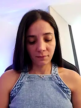 miaeyes online show from December 2024 04:46:02 PM