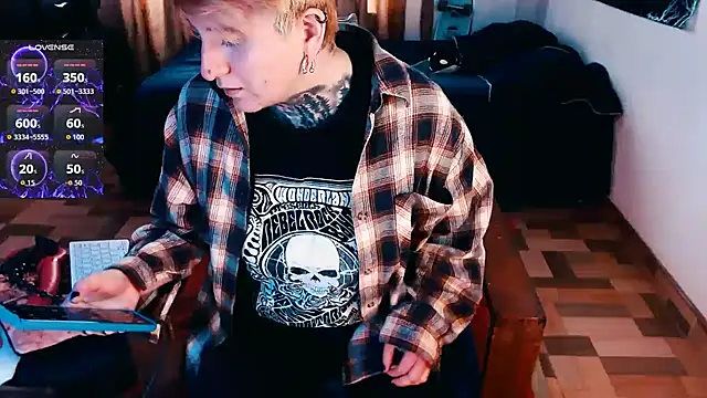 Marieblueeyes online show from November 2025 04:18:02 PM