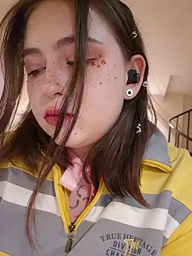 Yammy Yumi online show from November 2025 11:31:01 PM