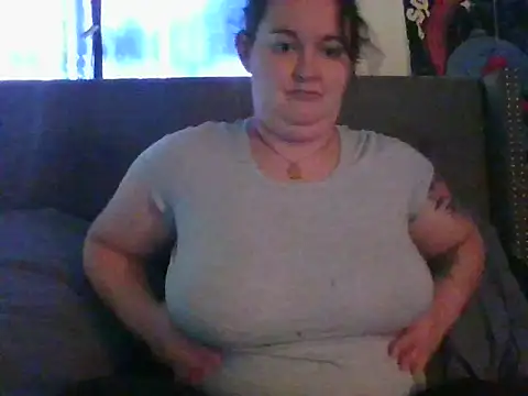 Snapshot of MilfBunny7DDD chatting on February 2026 02:06:02 PM MilfBunny7DDD online show from February 2026 02:06:02 PM