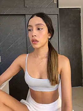 Snapshot of SelenaStone chatting on December 2024 09:52:01 PM SelenaStone online show from December 2024 09:52:01 PM