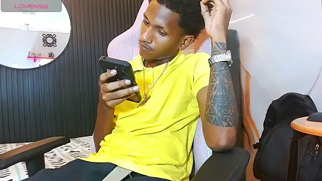 Snapshot of ManSant chatting on June 2026 04:00:02 PM ManSant online show from June 2026 04:00:02 PM
