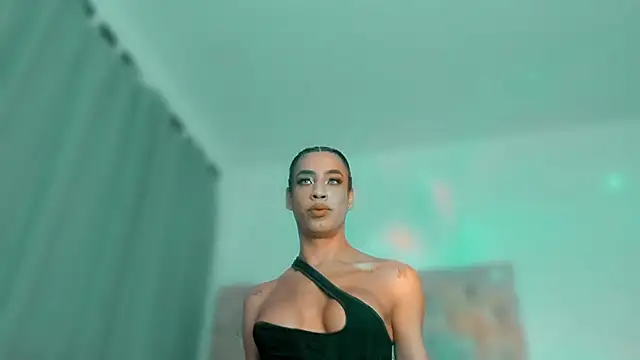 Snapshot of KatalinaMillan chatting on February 2026 12:07:01 AM KatalinaMillan online show from February 2026 12:07:01 AM