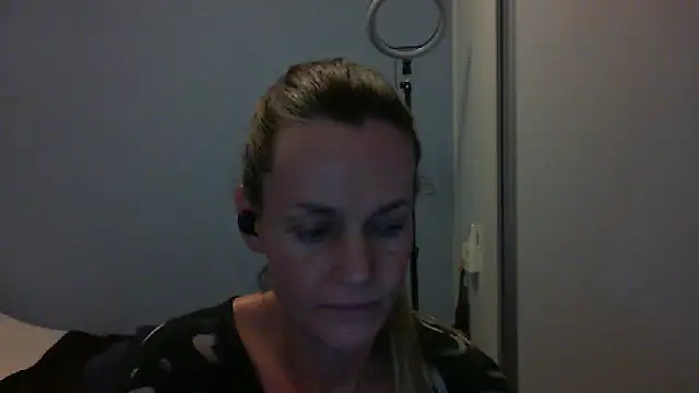 Annylove1 online show from November 2025 12:00:01 AM