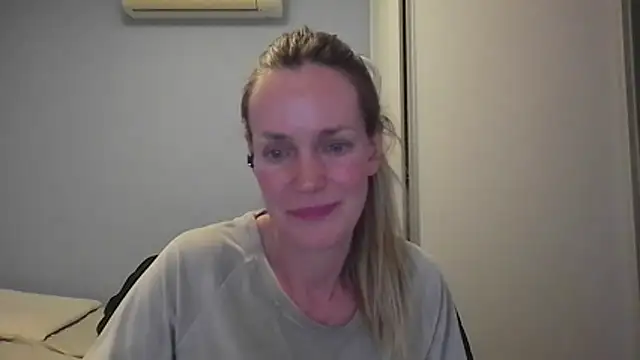 Annylove1 online show from November 2025 12:21:02 AM