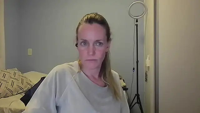 Annylove1 online show from November 2025 12:13:01 AM