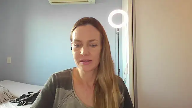 Annylove1 online show from December 2025 10:46:02 AM