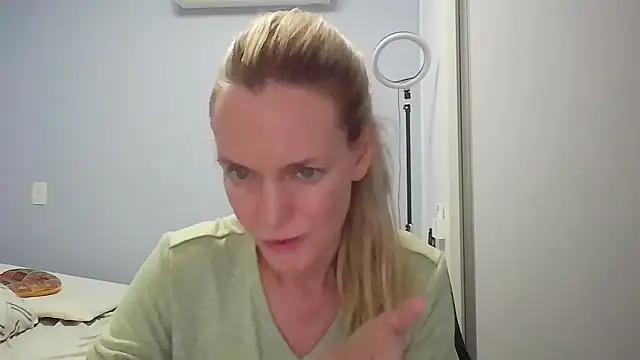 Annylove1 online show from February 2026 12:44:01 AM