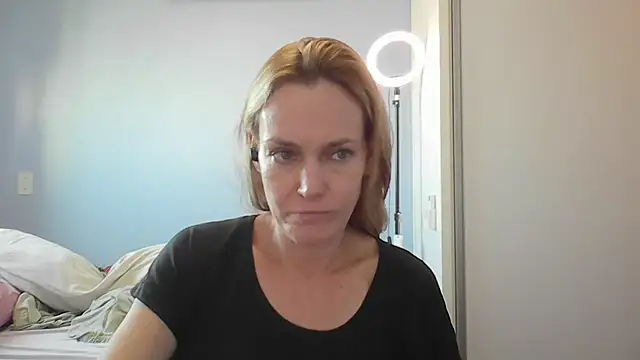 Annylove1 online show from April 2026 04:43:02 PM