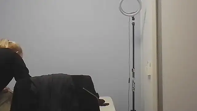Annylove1 online show from May 2026 12:08:01 AM