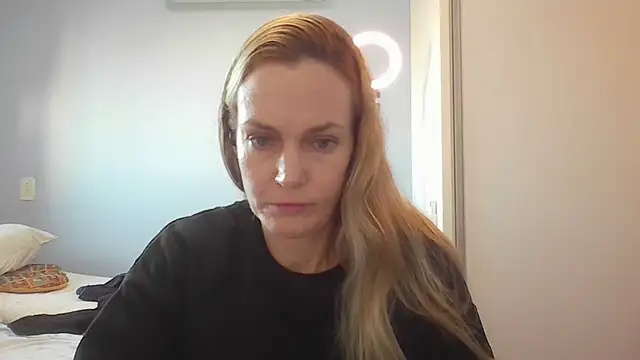 Snapshot of Annylove1 chatting on June 2026 10:43:02 AM Annylove1 online show from June 2026 10:43:02 AM