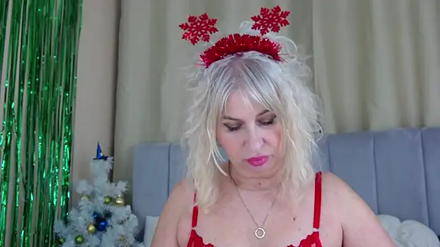 Snapshot of Barbie_Blond_ chatting on December 2024 02:33:01 PM Barbie Blond online show from December 2024 02:33:01 PM