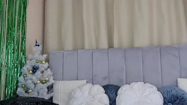 Snapshot of Barbie_Blond_ chatting on December 2024 07:06:02 AM Barbie Blond online show from December 2024 07:06:02 AM