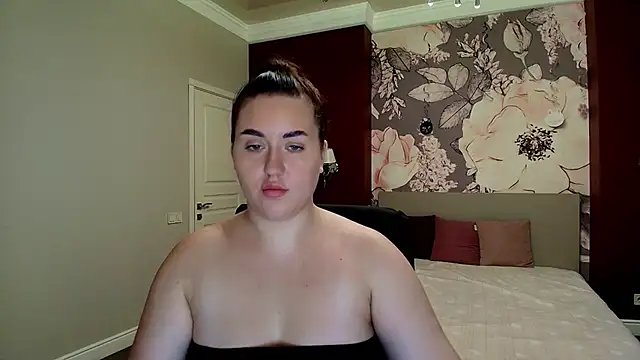 Snapshot of Roxie_Bradley chatting on September 2025 06:18:01 AM Roxie Bradley online show from September 2025 06:18:01 AM