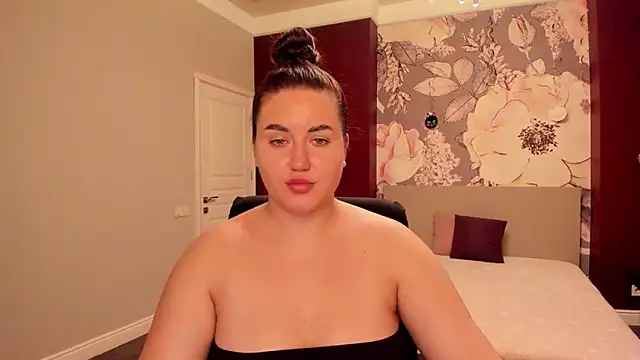 Snapshot of Roxie_Bradley chatting on October 2025 05:38:02 AM Roxie Bradley online show from October 2025 05:38:02 AM