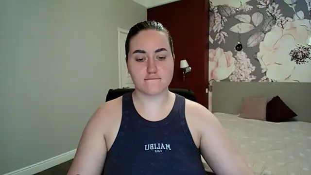 Roxie Bradley online show from April 2026 05:41:01 AM