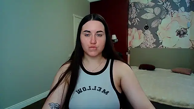 Snapshot of Roxie_Bradley chatting on July 2026 05:42:02 AM Roxie Bradley online show from July 2026 05:42:02 AM