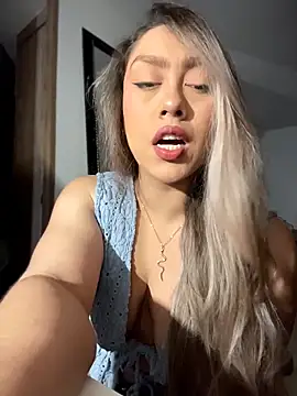 Snapshot of Im_sophiie chatting on February 2026 06:25:02 AM Im sophiie online show from February 2026 06:25:02 AM