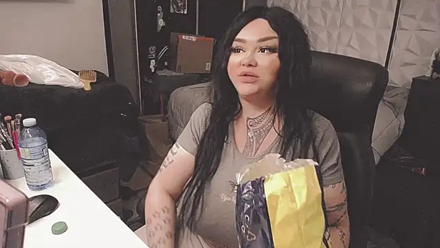 sheylagoddess11 online show from December 2025 12:01:01 PM