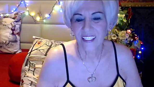 Snapshot of HappyWomanOn chatting on January 2025 10:32:01 AM HappyWomanOn online show from January 2025 10:32:01 AM