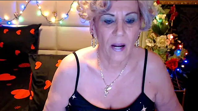 Snapshot of HappyWomanOn chatting on January 2025 07:18:01 PM HappyWomanOn online show from January 2025 07:18:01 PM