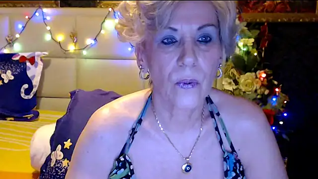 Snapshot of HappyWomanOn chatting on February 2025 10:37:02 AM HappyWomanOn online show from February 2025 10:37:02 AM