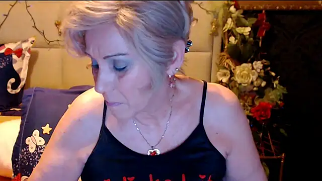 Snapshot of HappyWomanOn chatting on February 2025 08:00:01 PM HappyWomanOn online show from February 2025 08:00:01 PM