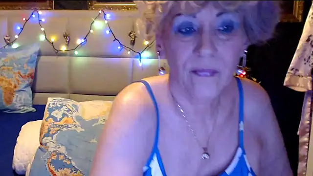 Snapshot of HappyWomanOn chatting on March 2025 10:39:01 AM HappyWomanOn online show from March 2025 10:39:01 AM