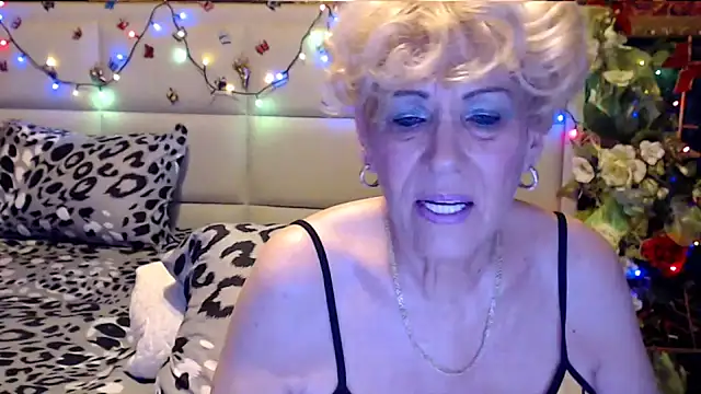 Snapshot of HappyWomanOn chatting on November 2025 07:20:01 AM HappyWomanOn online show from November 2025 07:20:01 AM