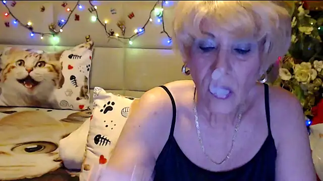 HappyWomanOn online show from December 2025 09:58:02 AM