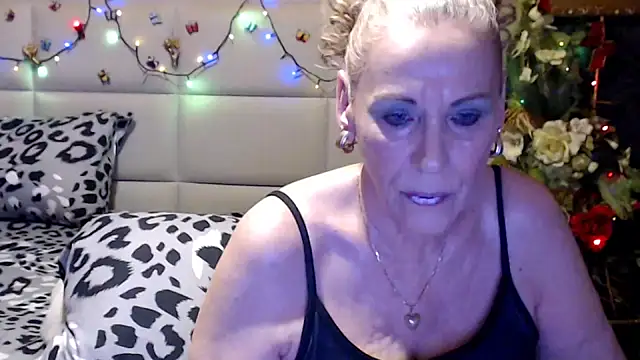 Snapshot of HappyWomanOn chatting on July 2026 09:00:02 AM HappyWomanOn online show from July 2026 09:00:02 AM