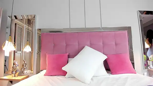 Ahincale online show from November 2025 07:57:02 PM