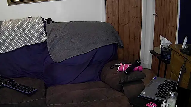 Snapshot of rob2810 chatting on January 2026 09:17:02 PM rob2810 online show from January 2026 09:17:02 PM