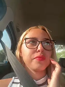 Snapshot of Irisweet_ chatting on December 2024 08:28:02 PM Irisweet online show from December 2024 08:28:02 PM