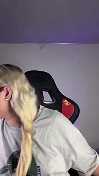 Snapshot of Irisweet_ chatting on November 2025 03:56:01 PM Irisweet online show from November 2025 03:56:01 PM