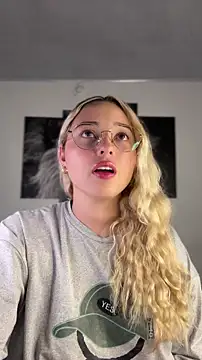 Snapshot of Irisweet_ chatting on November 2025 09:31:02 PM Irisweet online show from November 2025 09:31:02 PM