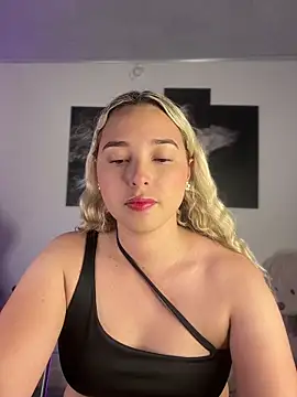 Snapshot of Irisweet_ chatting on November 2025 10:52:02 PM Irisweet online show from November 2025 10:52:02 PM