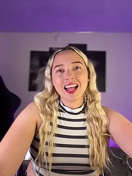 Snapshot of Irisweet_ chatting on November 2025 10:57:02 PM Irisweet online show from November 2025 10:57:02 PM