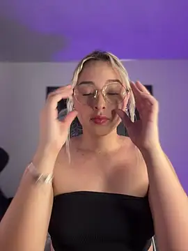 Snapshot of Irisweet_ chatting on December 2025 10:08:02 PM Irisweet online show from December 2025 10:08:02 PM