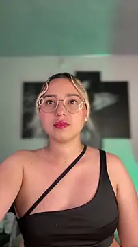 Irisweet  online show from February 2026 10:15:01 PM