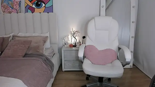 Daniela Miller  online show from October 2025 10:56:02 PM