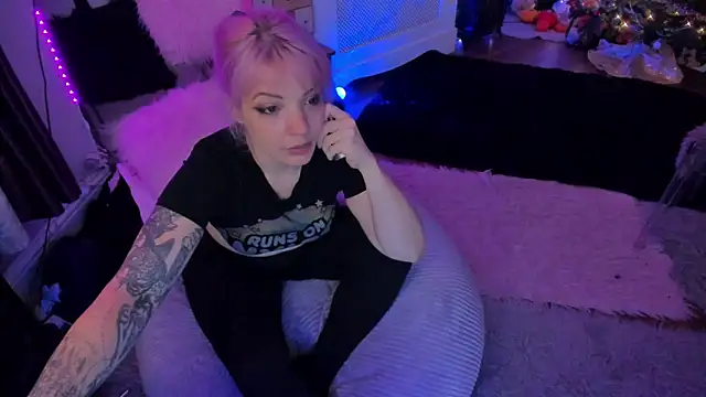 AliceW0lf online show from December 2025 09:09:02 PM