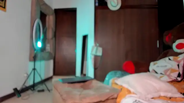 Snapshot of GiselReyes chatting on November 2025 11:46:01 PM GiselReyes online show from November 2025 11:46:01 PM