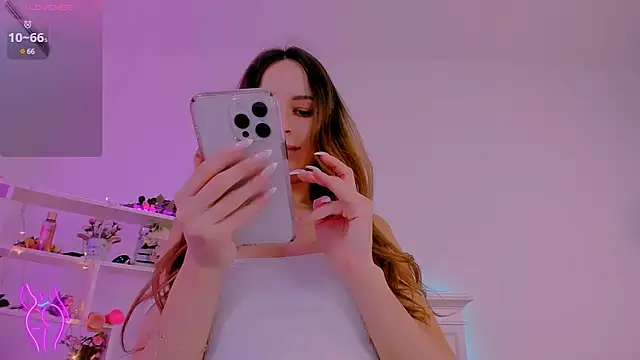 Snapshot of Alice_in_the__Wonderland chatting on January 2025 06:43:02 AM Alice in the Wonderland online show from January 2025 06:43:02 AM